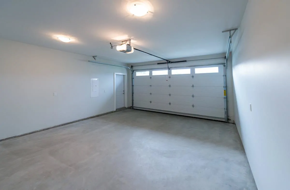 Silent garage door